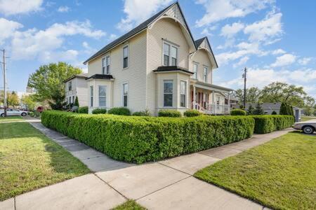 Spacious Upstairs 1Bed- Walking Distance To Beach Outlet Mall Michigan City Eksteriør bilde