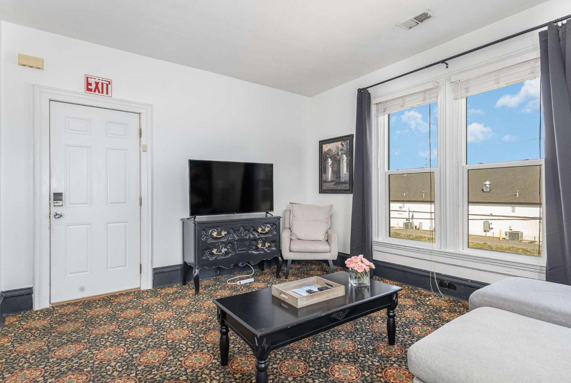Spacious Upstairs 1Bed- Walking Distance To Beach Outlet Mall Michigan City Eksteriør bilde